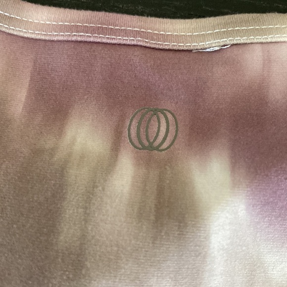 NWOT balance collection crop. Size L - Picture 3 of 6